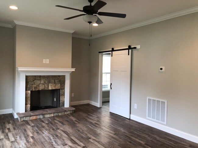 Building Photo - 185 Ridge Pointe Dr