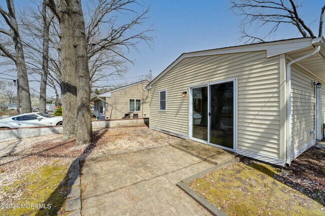 Foto del edificio - 741 Birch Rd