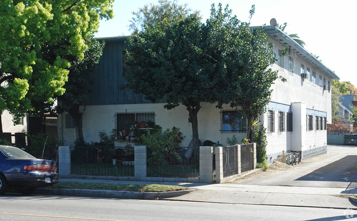 Primary Photo - 520 Los Robles Ave
