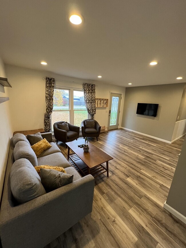 Photo - 3315 County Line Rd House