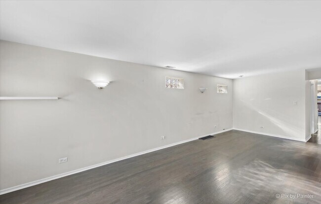 Building Photo - 5528 S Rutherford Ave