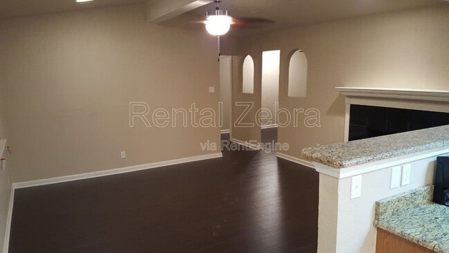 Foto del edificio - 2939 Longmeade Dr