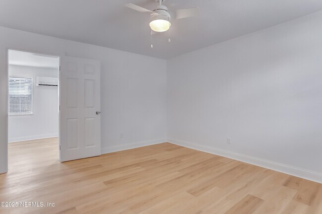 Building Photo - 1403 Palm Ave