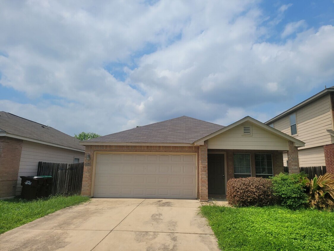 Photo - 6635 Hartnet Fields