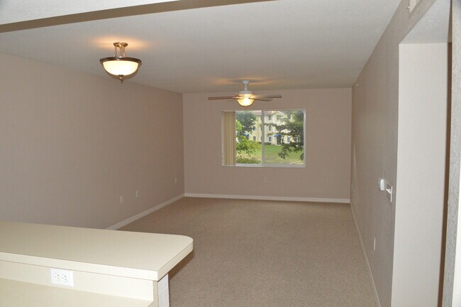 Foto del edificio - 8214 Key Royal Cir
