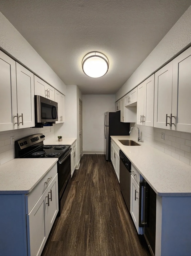 Sun Bay Kitchen (2).jpg - Sun Bay Palms at South Tampa