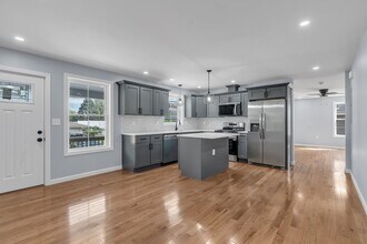 Building Photo - 160 Chatham St