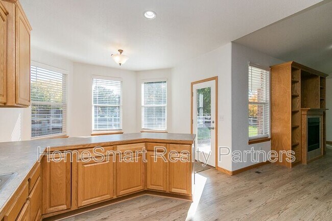Foto del edificio - 6708 Sage Ave