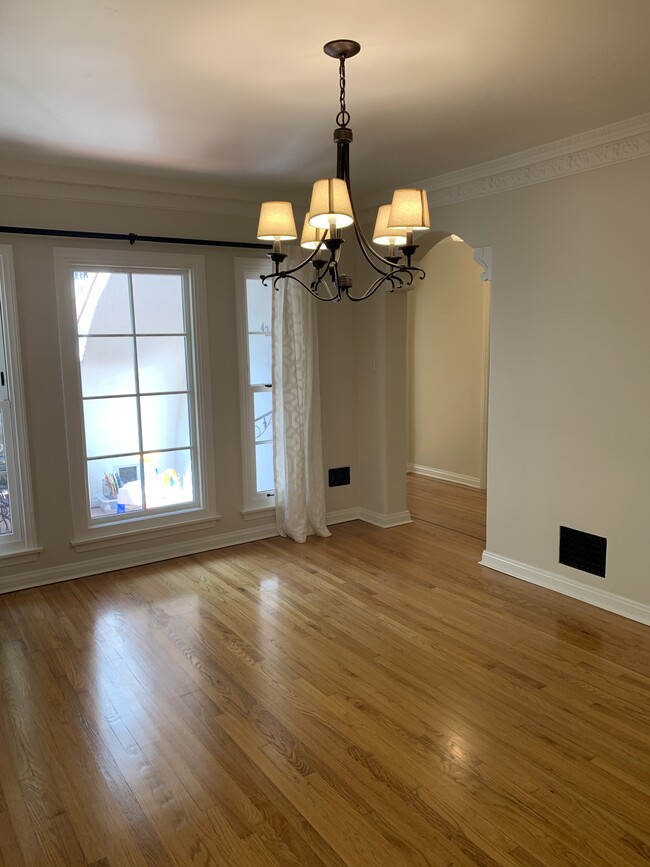 Formal Dining Room - 424 N Harper Ave