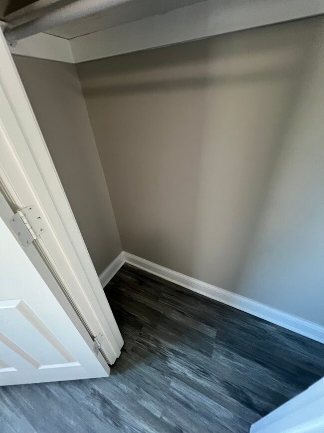 Building Photo - 3811 Barrington Rd