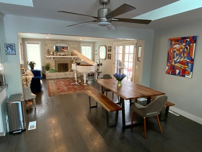 Foto del edificio - 1555 Fieldcrest Ln
