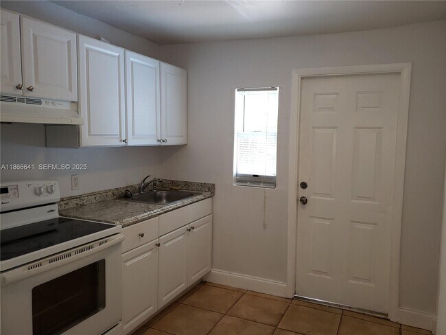 Foto del edificio - 580 NW 95th St