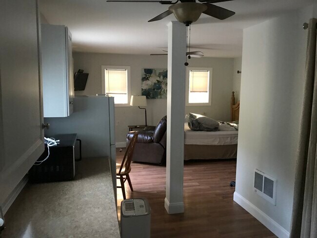 Foto del edificio - 7012 Laine Rd