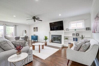 Building Photo - 1338 Thais Ln