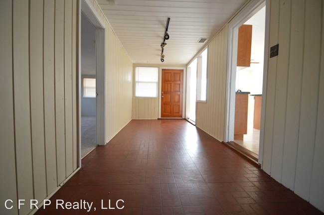 Building Photo - 220 Maynard Ave