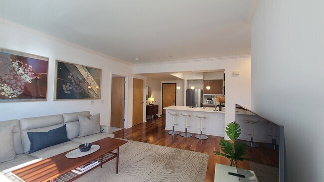 Foto del edificio - Furnished or Unfurnished Light filled, Spa...