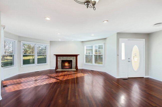 Building Photo - 316 Satinwood Terrace