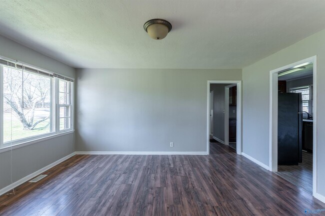 Building Photo - 712 Marion Dr