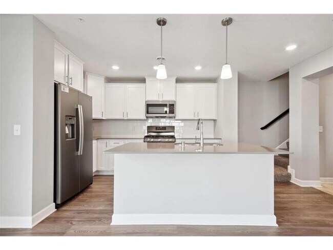 Building Photo - 10903 Garland Pl N