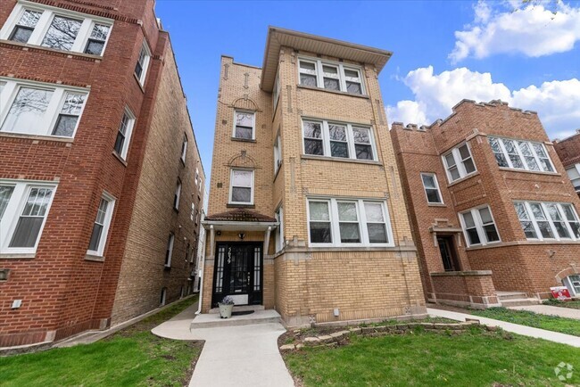 Building Photo - 5639 N Artesian Ave