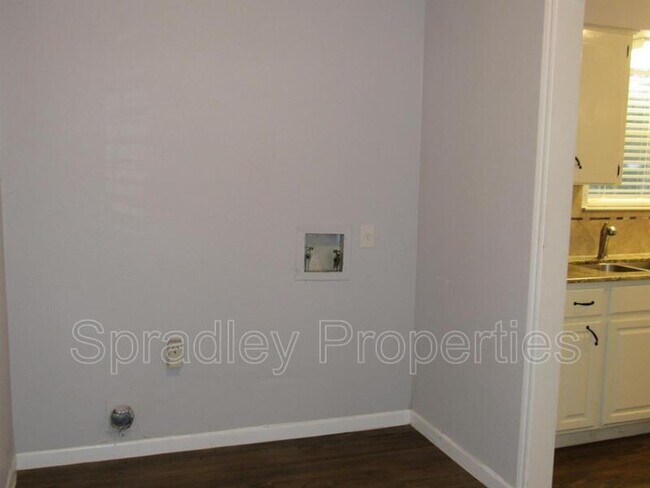 Building Photo - 1002 N Wall St