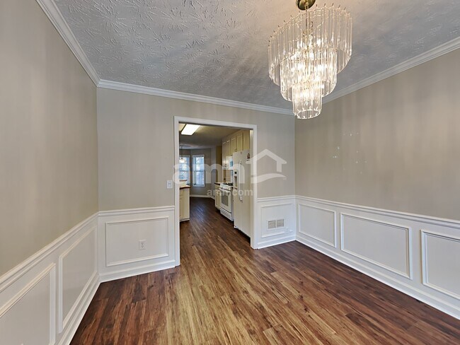 Foto del edificio - 682 Simon Park Cir