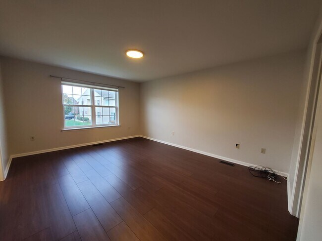 Foto del edificio - Beautifully Upgraded Semi-Detached Home with 3 Bedrooms Plus Den in East Penn School District