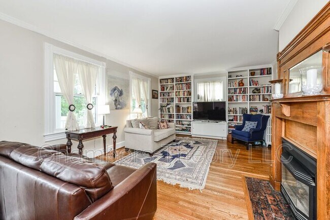 Foto del edificio - 2244 N Upton St