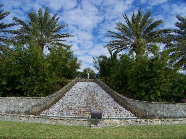 Foto del edificio - 9452 Sandpiper Ln