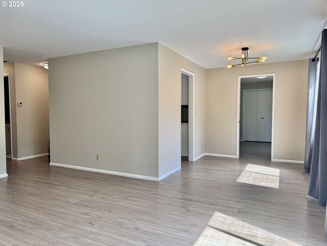 Building Photo - Charming 3-Bedroom Home in Tranquil Ridgev...