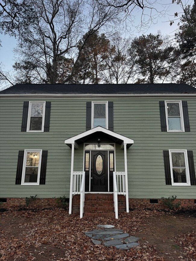 Building Photo - Modern 3BR / 2.5BA Home with Granite Kitchen, Loft and Storage