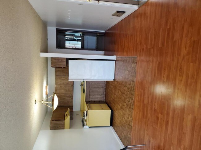 Building Photo - 71 Thomas ave apt#9