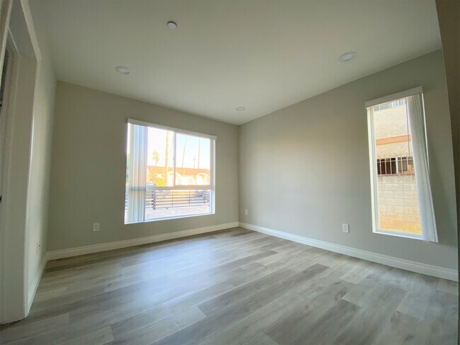 Foto del edificio - 409 N Harvard Blvd