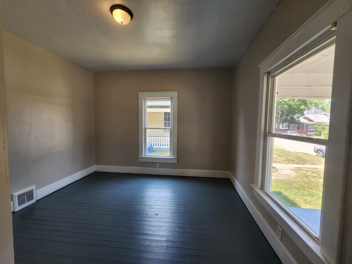 Primary Photo - 5 Bedrooms 1.5 Bath on the Northeast side ...