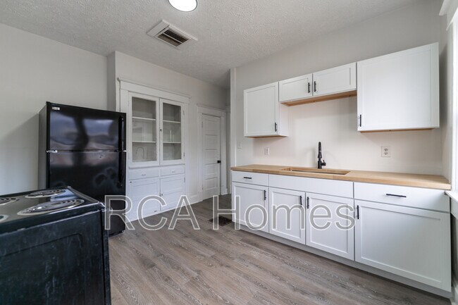 Foto del edificio - 1035 N Parker Ave