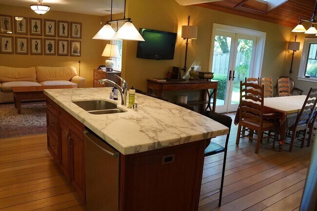 Main kitchen - 405 Summit Ave