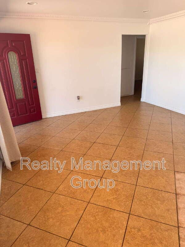 Building Photo - 98 E Palomar St
