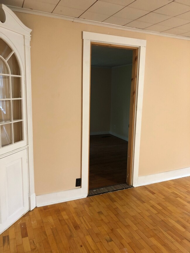 Building Photo - 207 Stillwater Ave