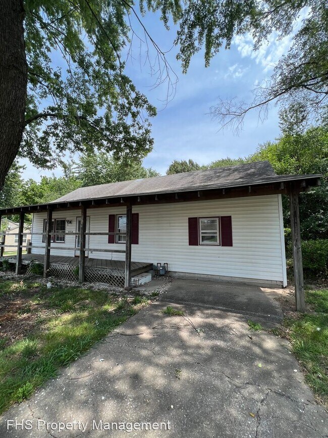 Building Photo - 2 br, 1 bath House - 2258 N Weller