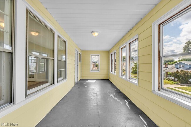 Foto del edificio - 18751 Monterey Ave