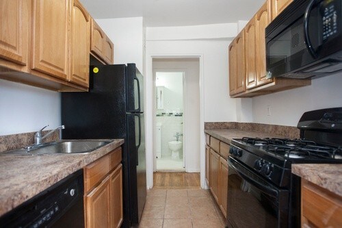 Primary Photo - 415 Stratford Rd