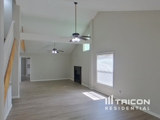 Building Photo - 528 Emberwood Dr