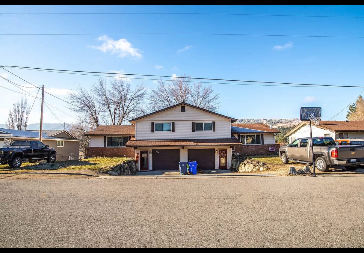 Primary Photo - 3226 S Raymond Cir