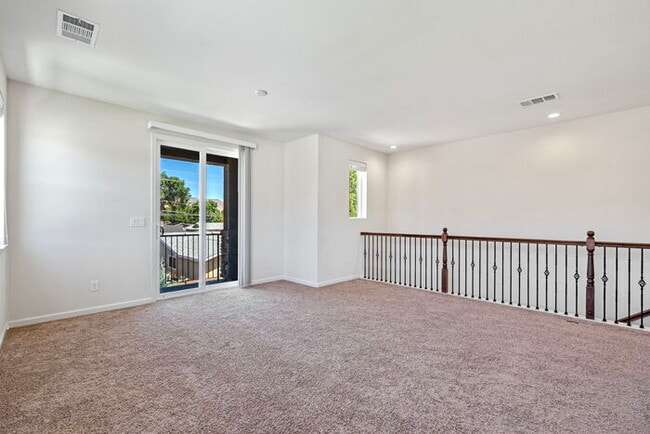 Building Photo - Welcome to this beautiful Carson City townhome available for rent
