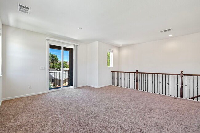 Foto del edificio - Welcome to this beautiful Carson City townhome available for rent