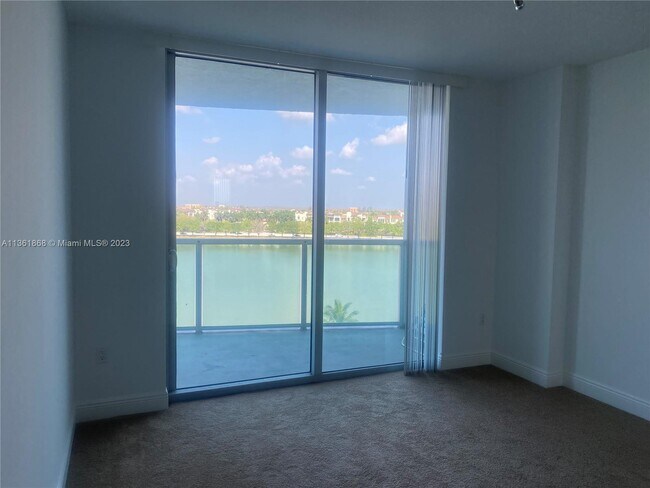 Building Photo - 2681 N Flamingo Rd