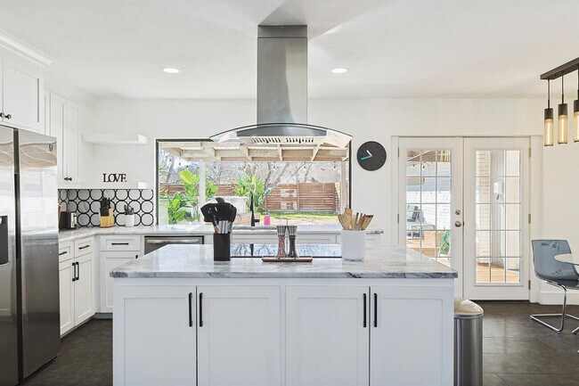 Foto del edificio - 313 Melorine Dr