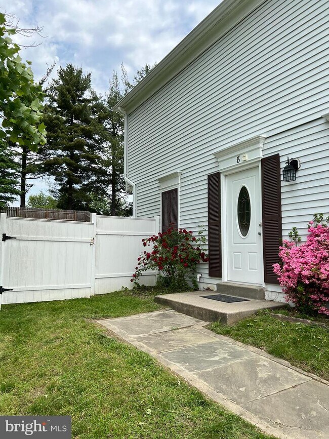 Foto del edificio - 8 Noblewood Ct