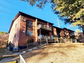 Building Photo - 5 Brevoort Dr