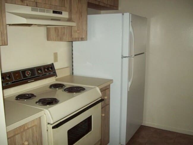Building Photo - 670 SE 28th Pl